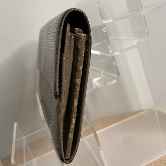 Authentic Louis Vuitton Taupe Epi Leather Sarah Wallet - Picture 3 of 10